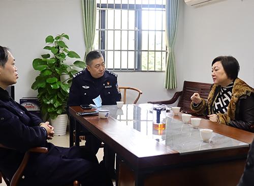 加强党建共建，亲昵警企关系